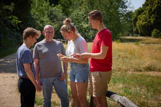 Mehr Biodiversität in der Stadt schaffen: Studierende im Projekt entwickeln gute Ideen für die Düne in Tannenbusch und eine Hundewiese. Foto: © Volker Lannert/Uni Bonn